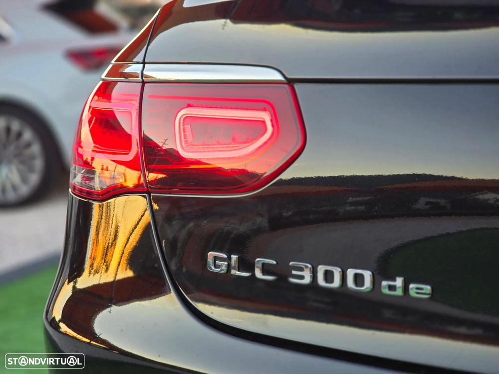 Mercedes-Benz GLC 300 de Coupe 4Matic 9G-TRONIC AMG Line Plus - 19