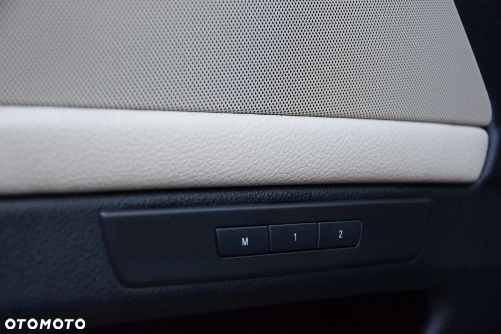 BMW Seria 5 535i Sport-Aut - 27