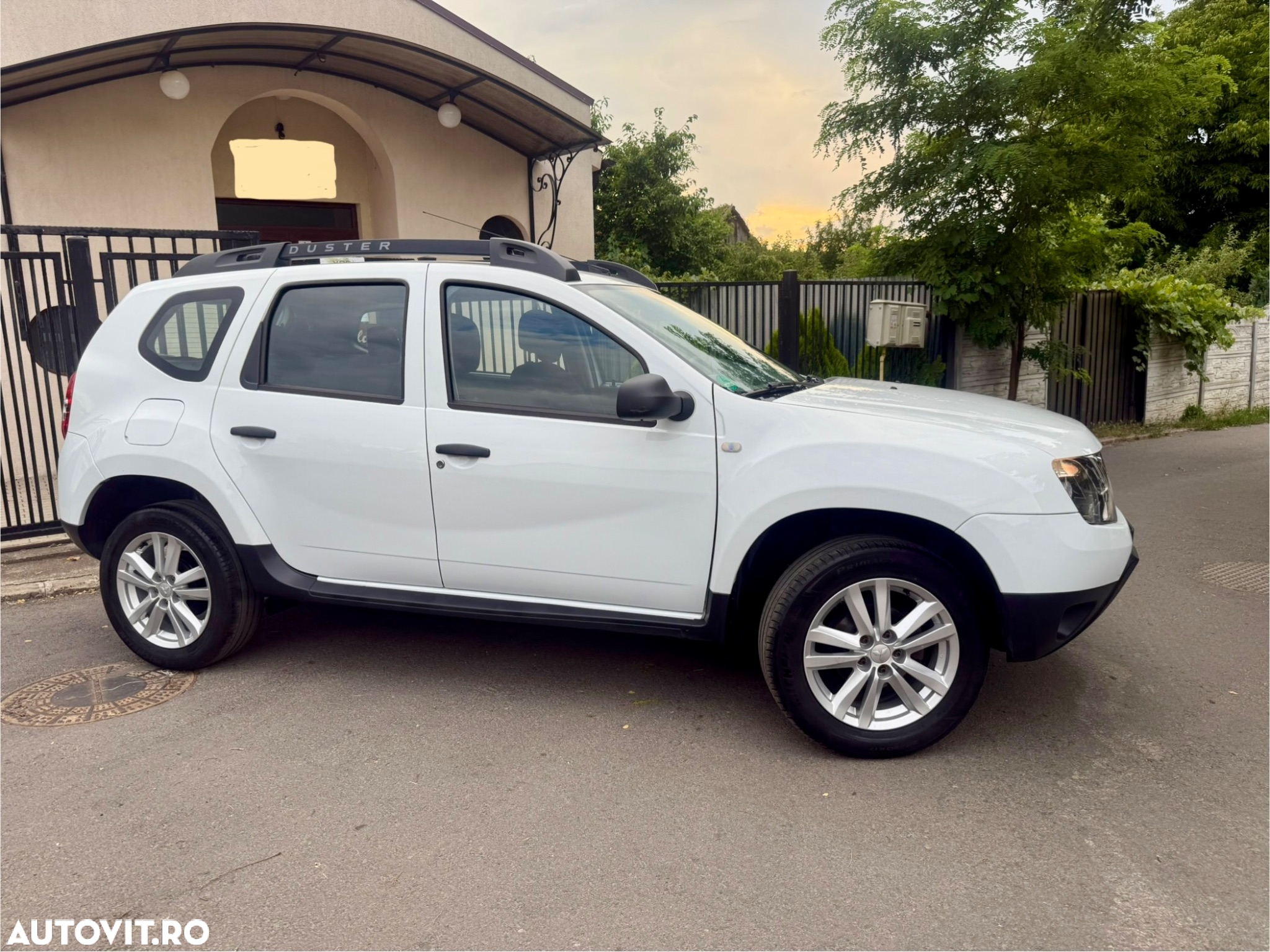 Dacia Duster SCe 115 2WD Essential - 38