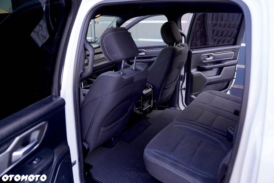 RAM 1500 5.7 Crew Cab Bighorn - 12