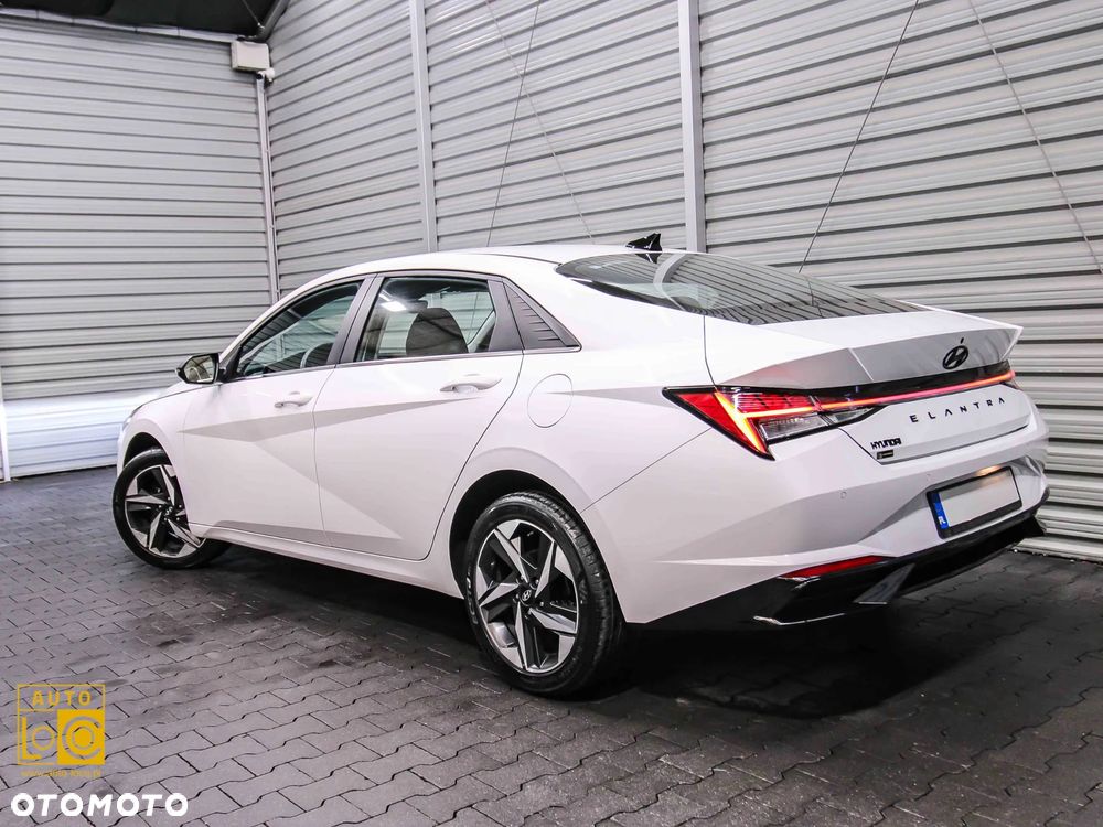 Hyundai Elantra 1.6 Executive CVT - 4