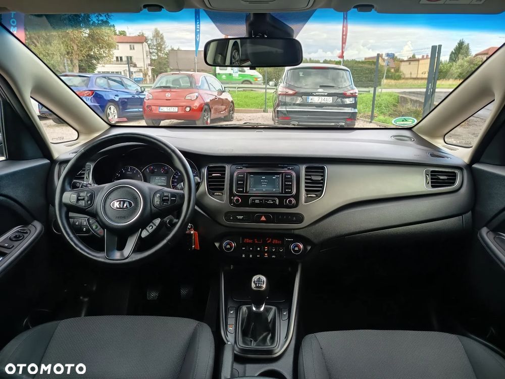 Kia Carens 1.6 GDI Dream Team Edition - 16