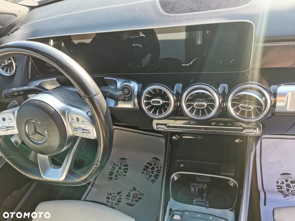 Mercedes-Benz GLB 250 8G-DCT AMG Line - 11