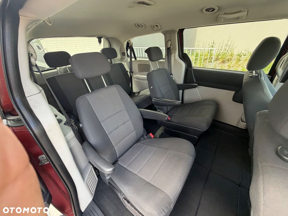 Dodge Caravan - 9