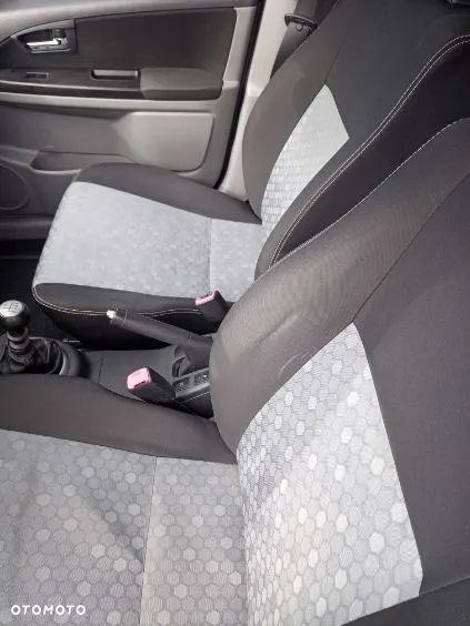 Suzuki SX4 2.0 DDiS 4x2 Style - 11
