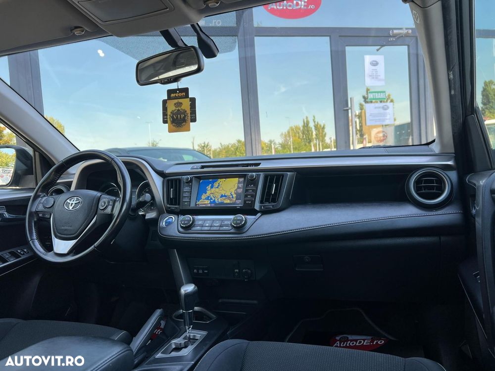 Toyota RAV4 - 6