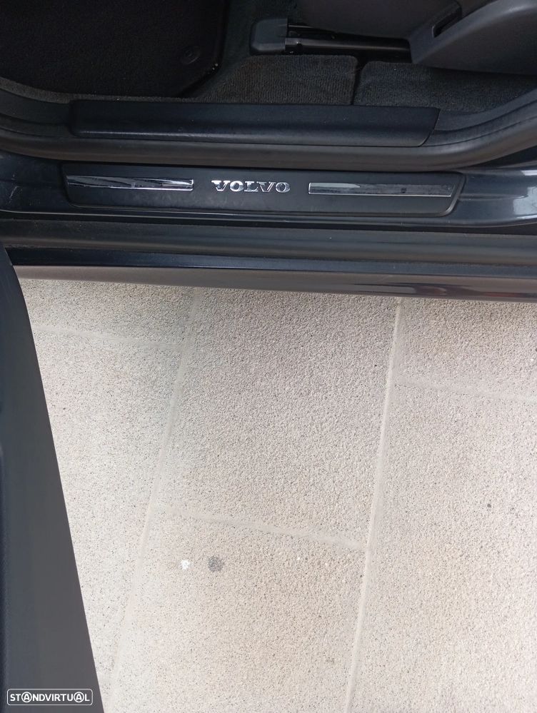 Volvo XC 60 2.0 D4 Momentum Geartronic - 27