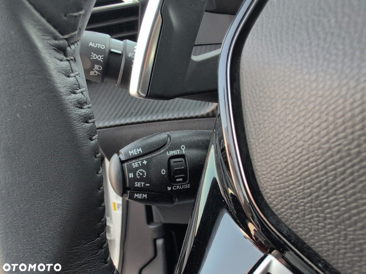 Peugeot 2008 1.2 PureTech Allure Pack S&S EAT8 - 17