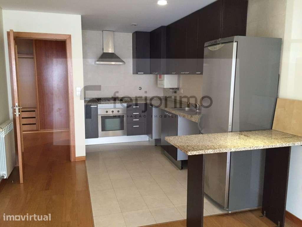 EXCELENTE APARTAMENTO T1 PARA ARRENDA JUNTO AO (COMPLEXO Vitória SC). - Grande imagem: 5/13