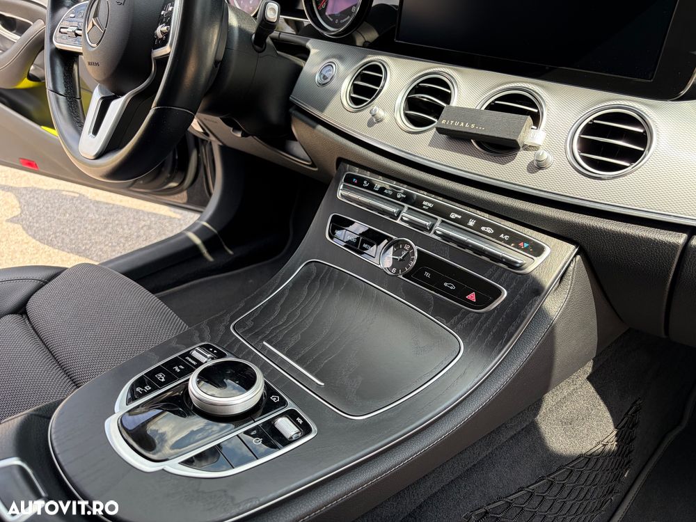 Mercedes-Benz E 300 Aut. - 26