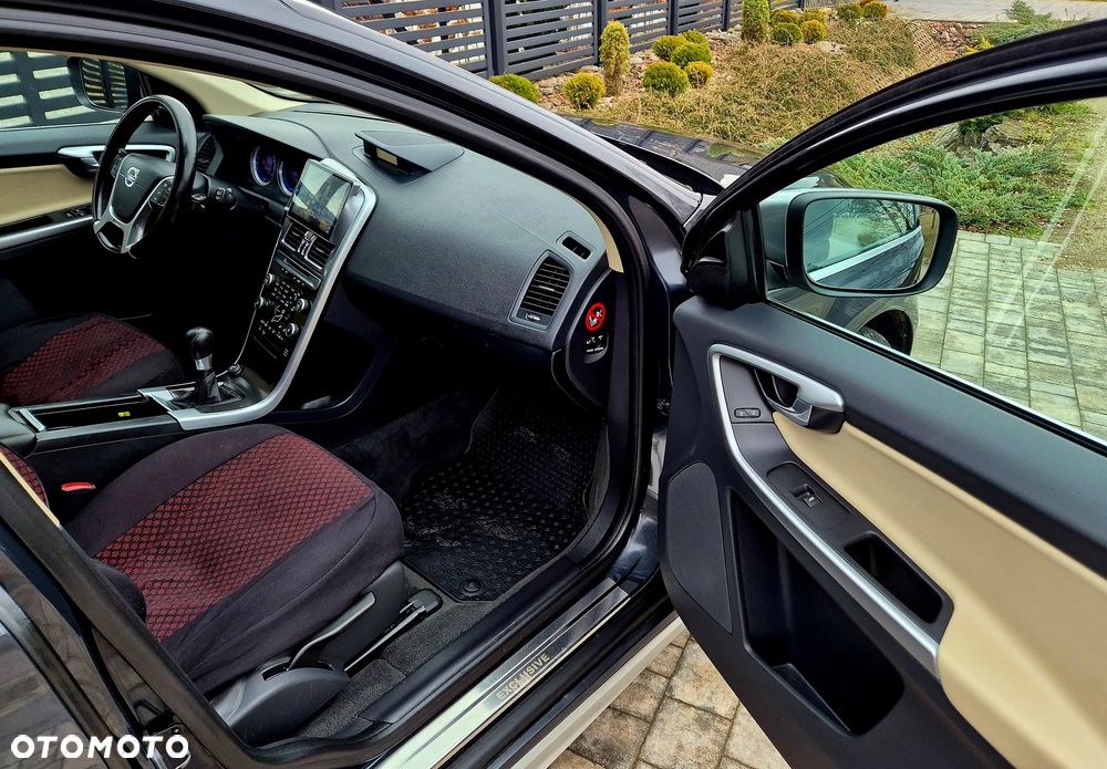 Volvo XC 60 D5 AWD RDesign - 21