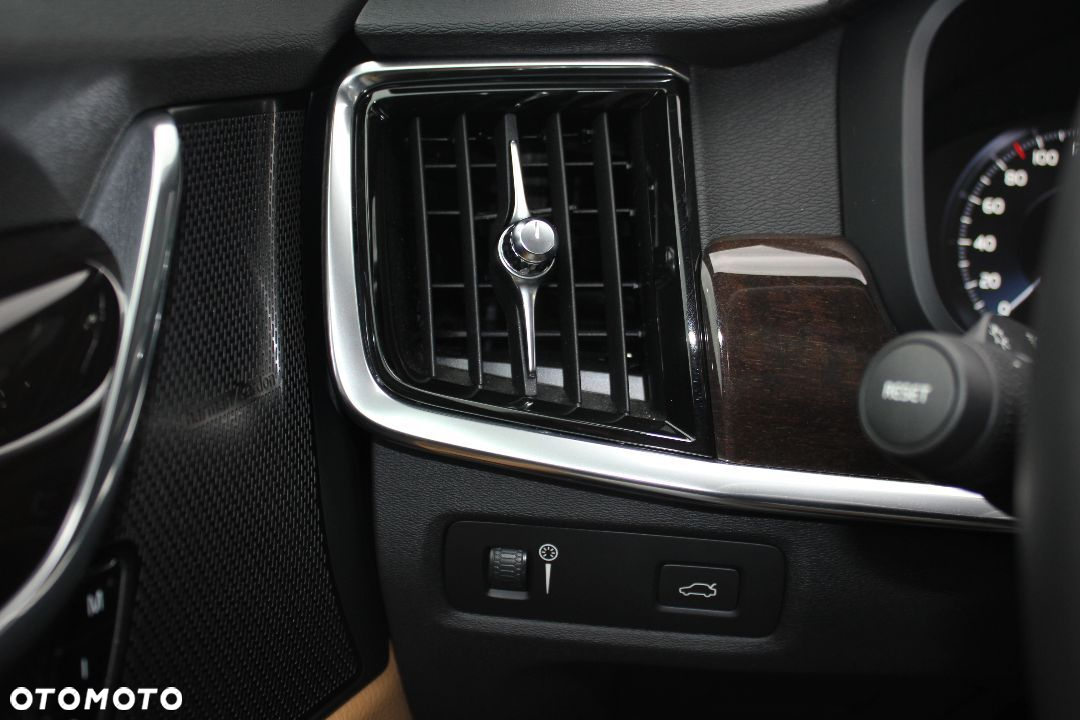 Volvo S90 T6 AWD Momentum - 31