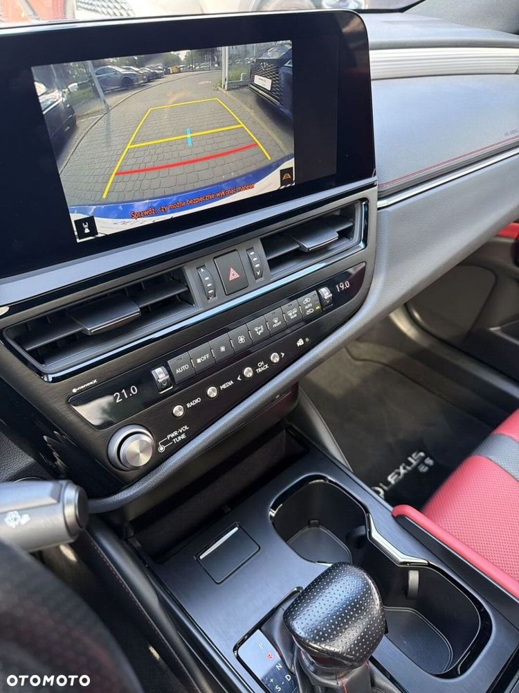 Lexus ES 300h F Sport Edition - 21