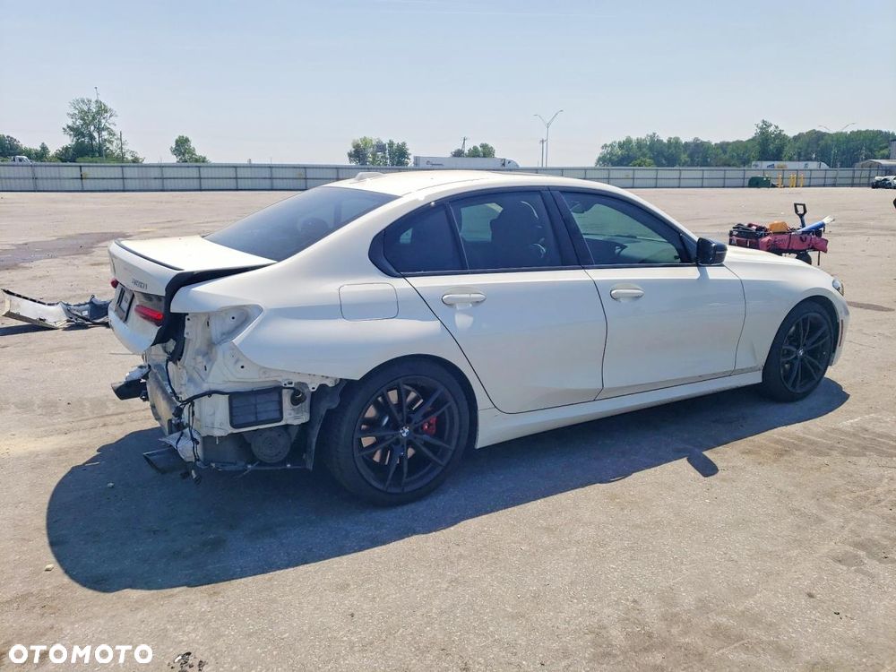 BMW Seria 3 330i xDrive M Sport - 4