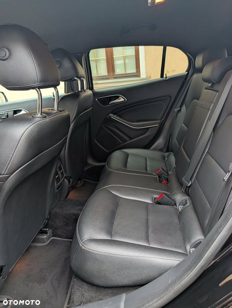 Mercedes-Benz GLA 250 7G-DCT UrbanStyle Edition - 28