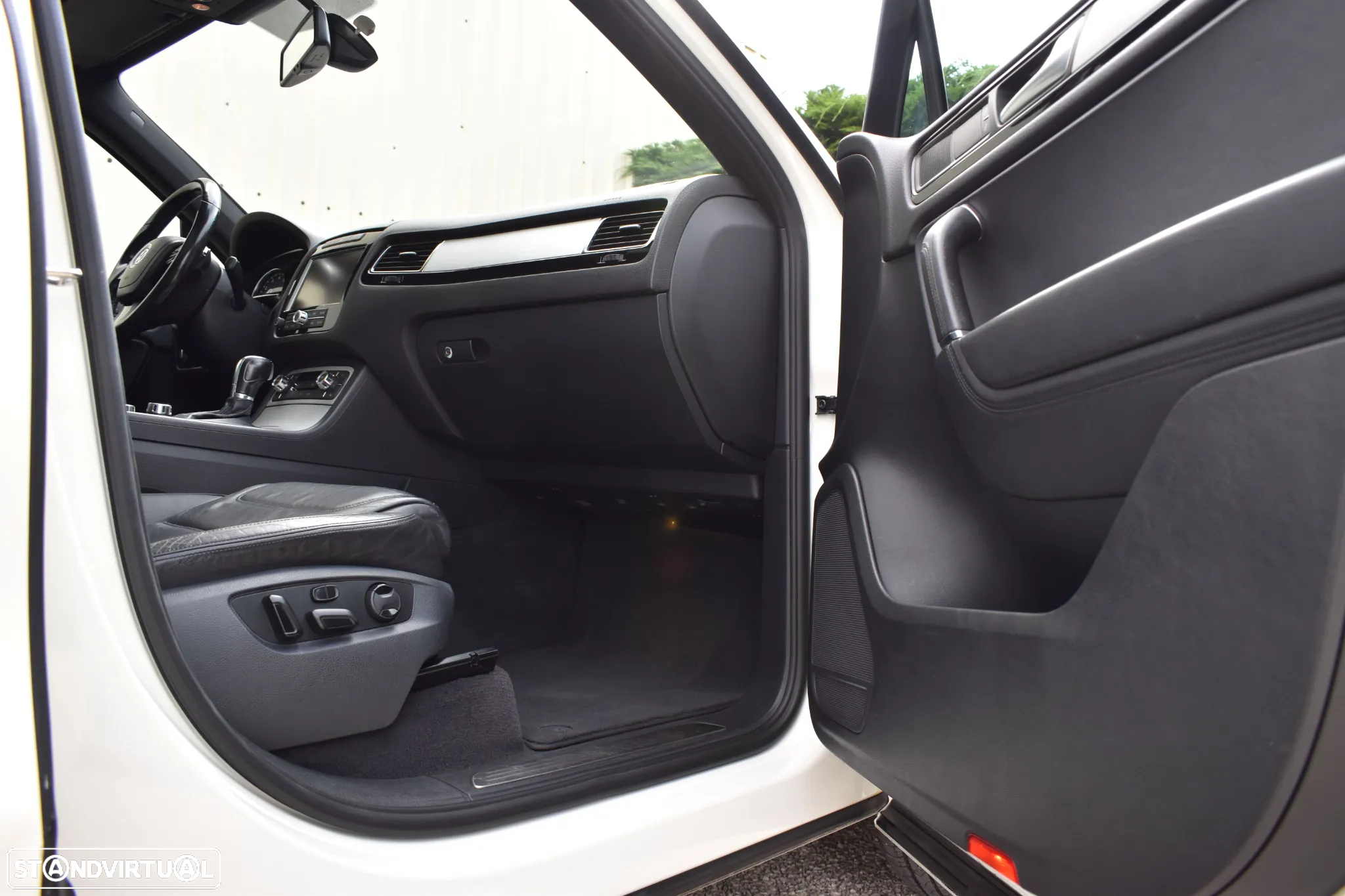 VW Touareg 3.0 TSI Hibrido - 19