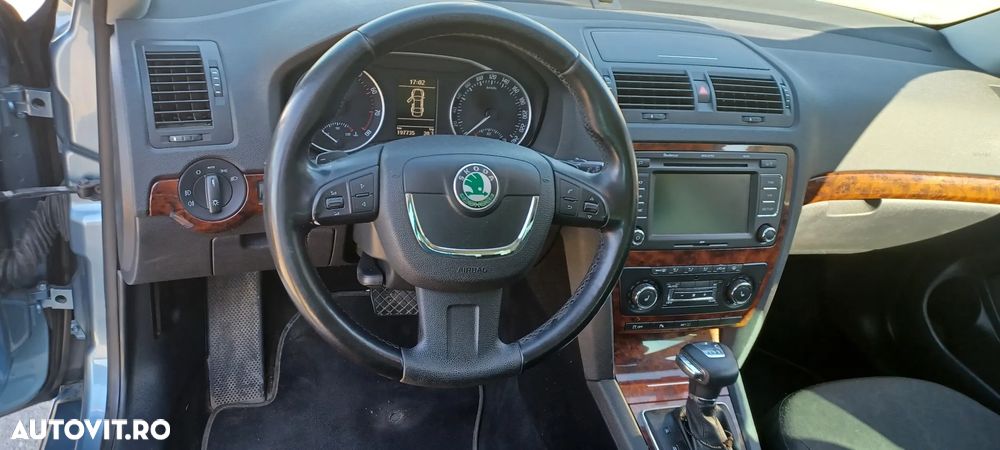 Skoda Octavia 1.8 TSI DSG FAMILY - 12