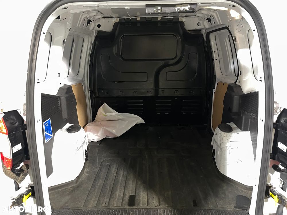 Ford Transit Courier - 9