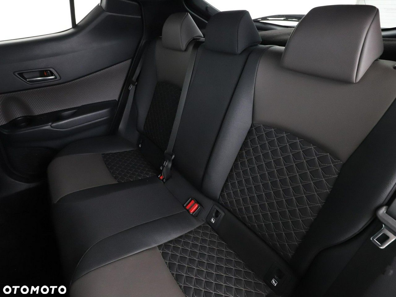 Toyota C-HR Hybrid Lounge - 13