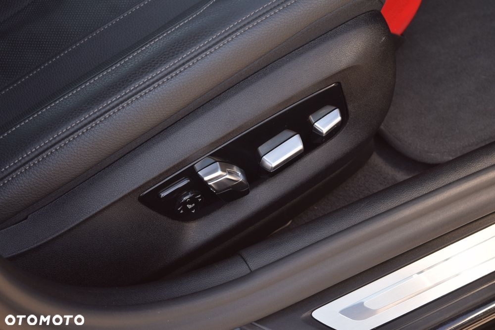 BMW Seria 5 530i xDrive Luxury Line sport - 17