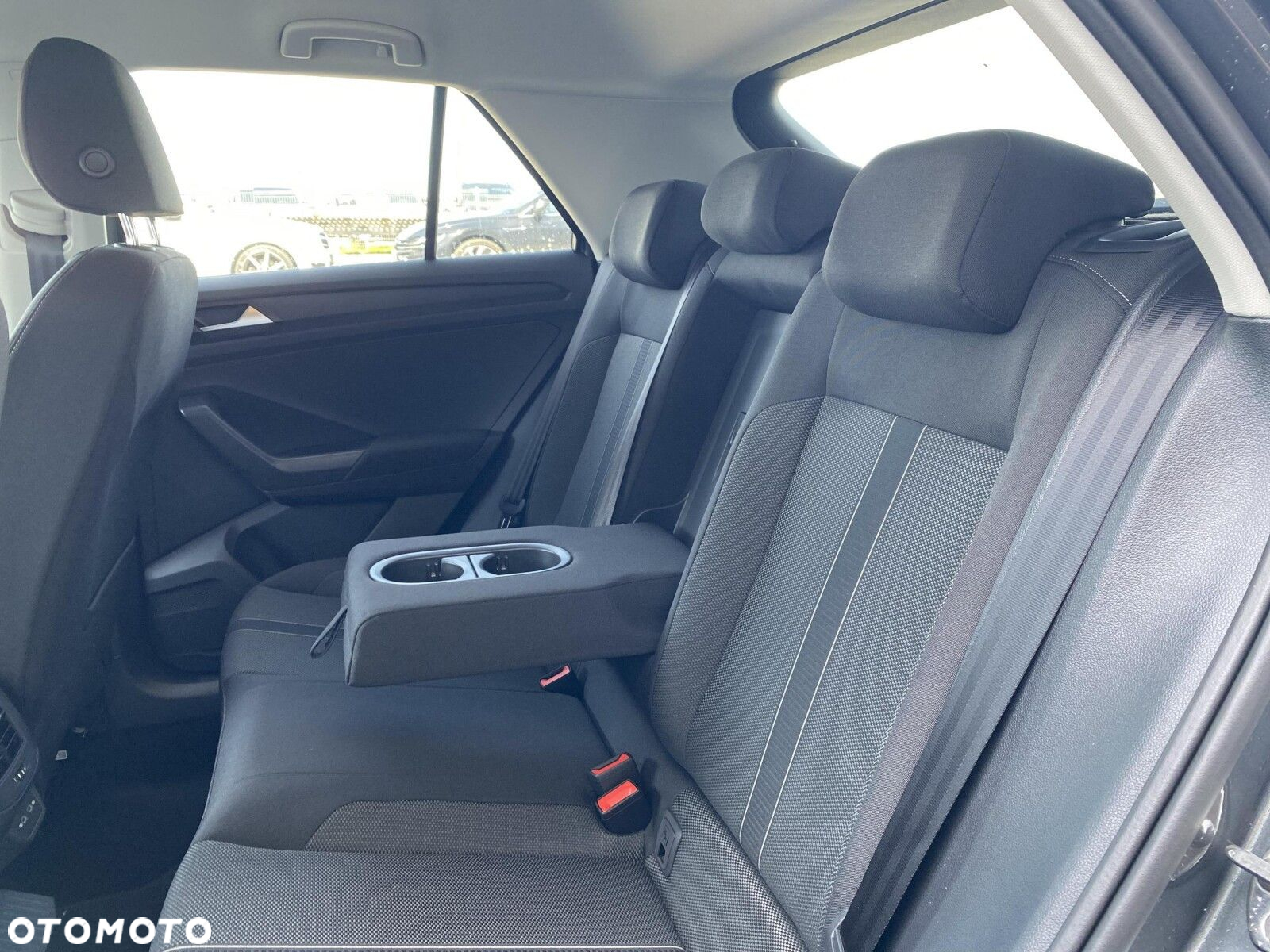 Volkswagen T-Roc - 14