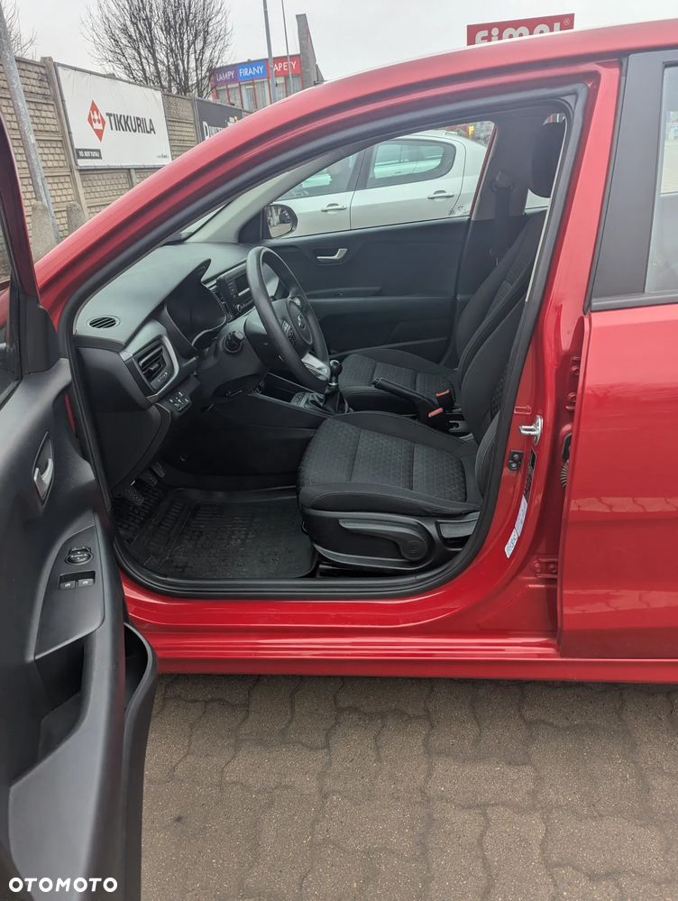 Kia Rio 1.2 L - 8