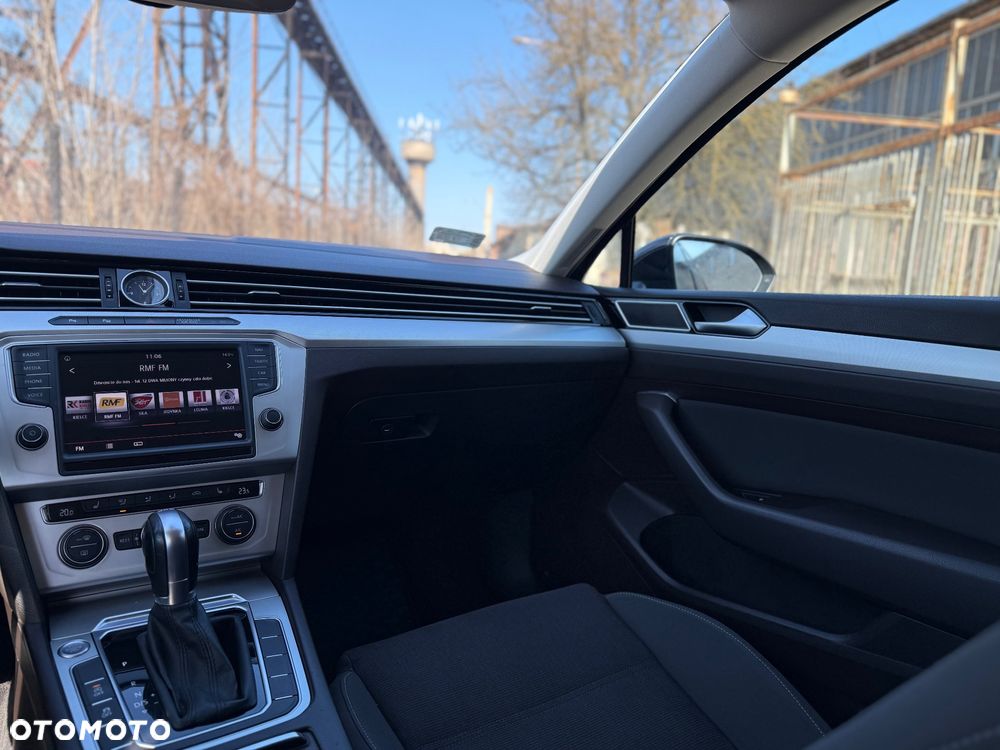 Volkswagen Passat - 10