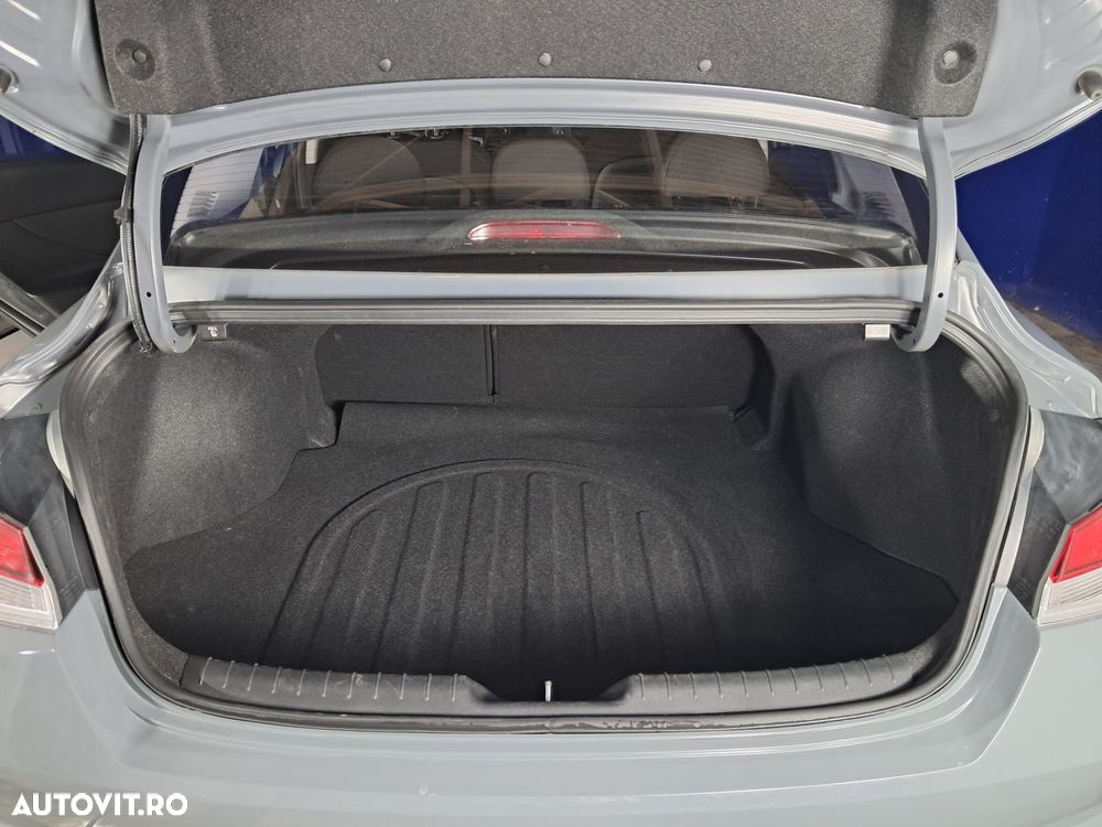Hyundai Elantra - 26