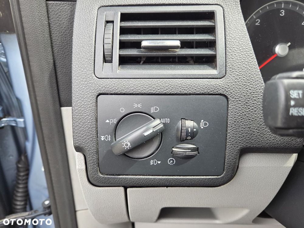 Ford Focus C-Max 1.6 TDCi Ambiente - 33
