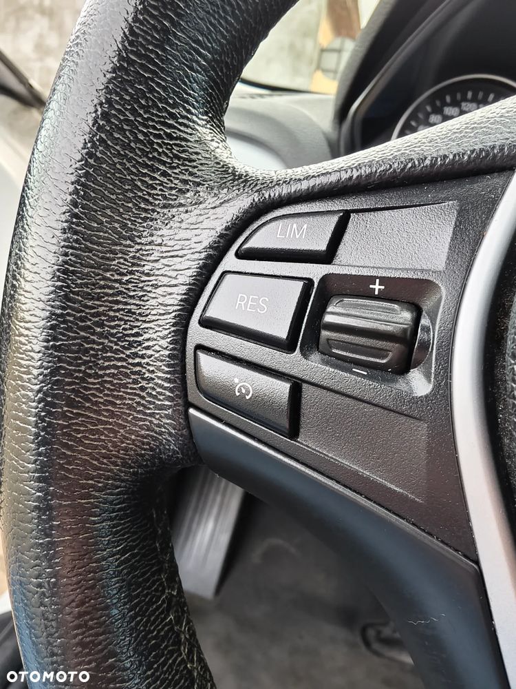 BMW Seria 1 120d Sport-Aut Sport Line - 23