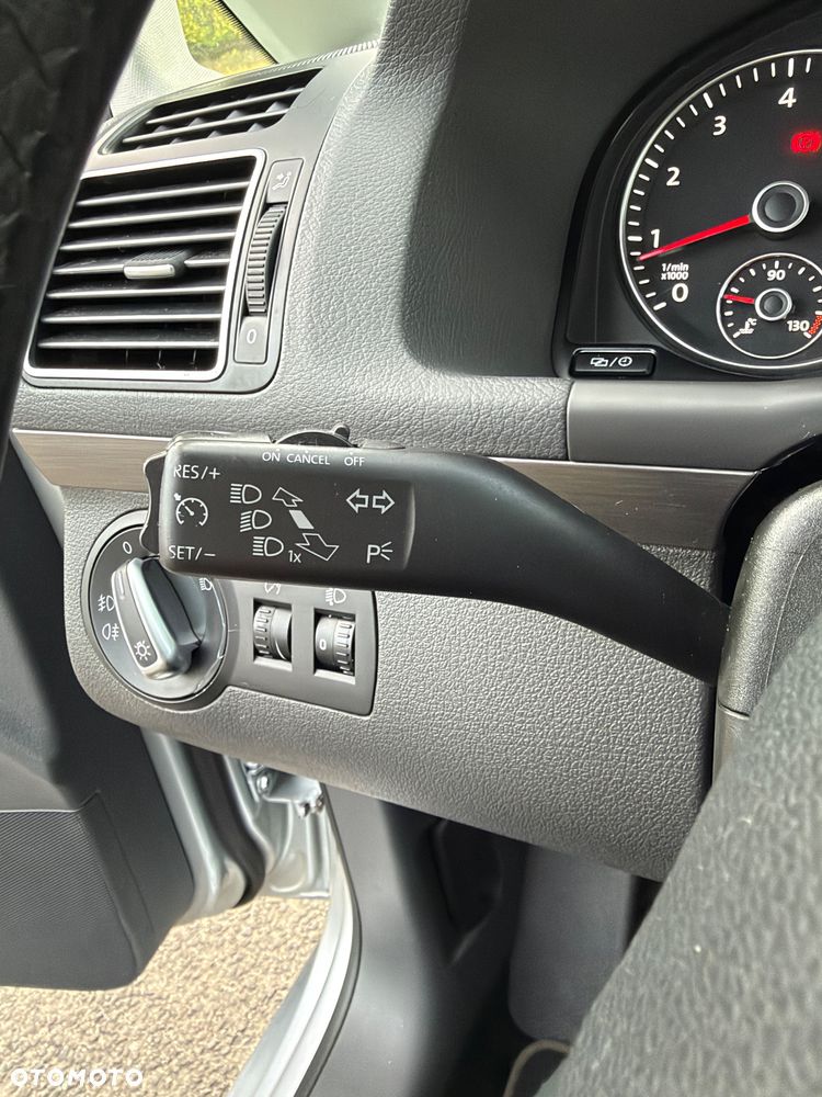 Volkswagen Touran - 25