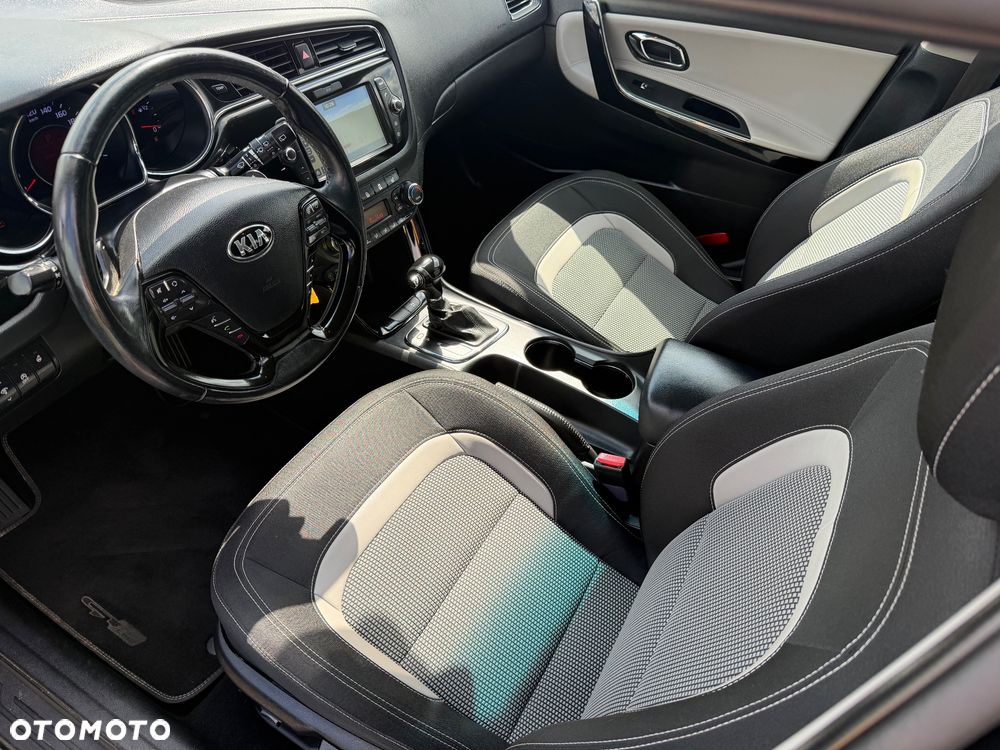 Kia Ceed - 12