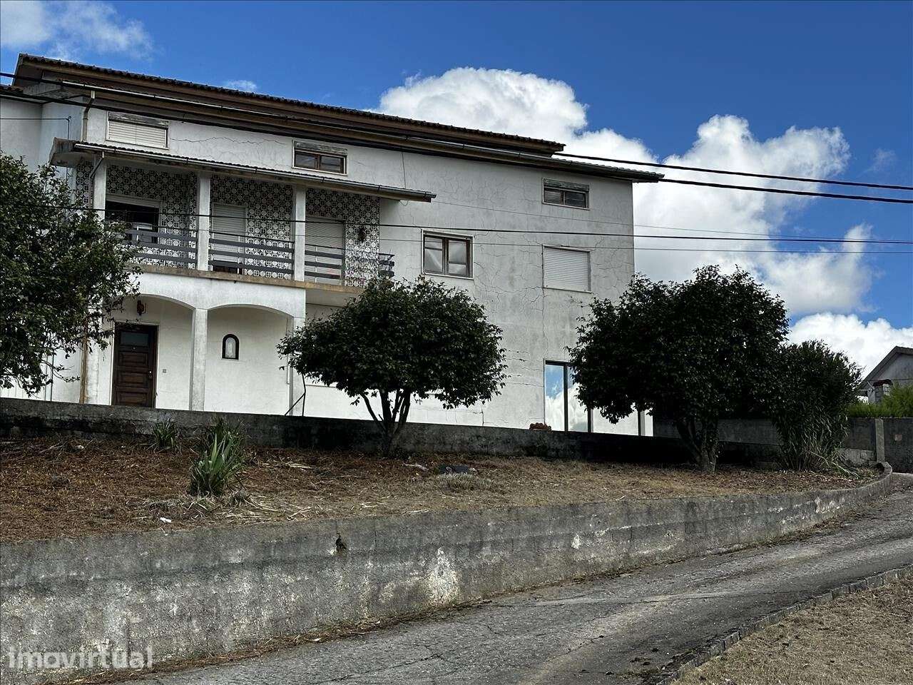 Moradia Independente T6 com Piscina e Amplo Terreno  Venda de Galizes - Grande imagem: 3/28