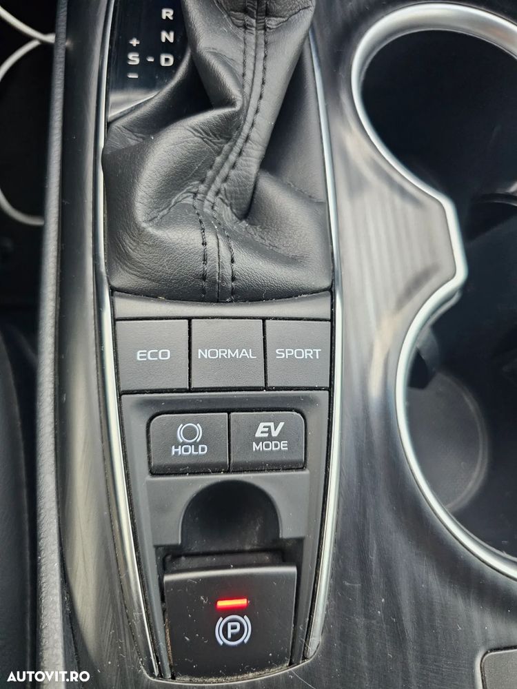 Toyota Camry Executive - 16