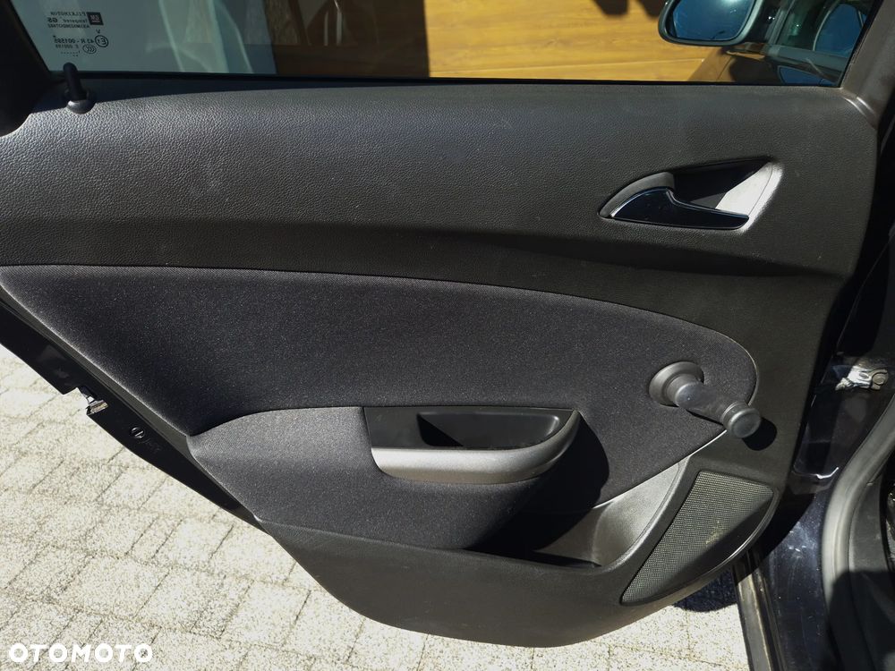 Opel Astra 1.4 Turbo Design Edition - 28
