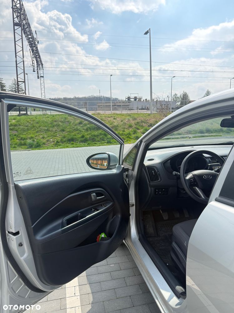 Kia Rio 1.2 M - 11