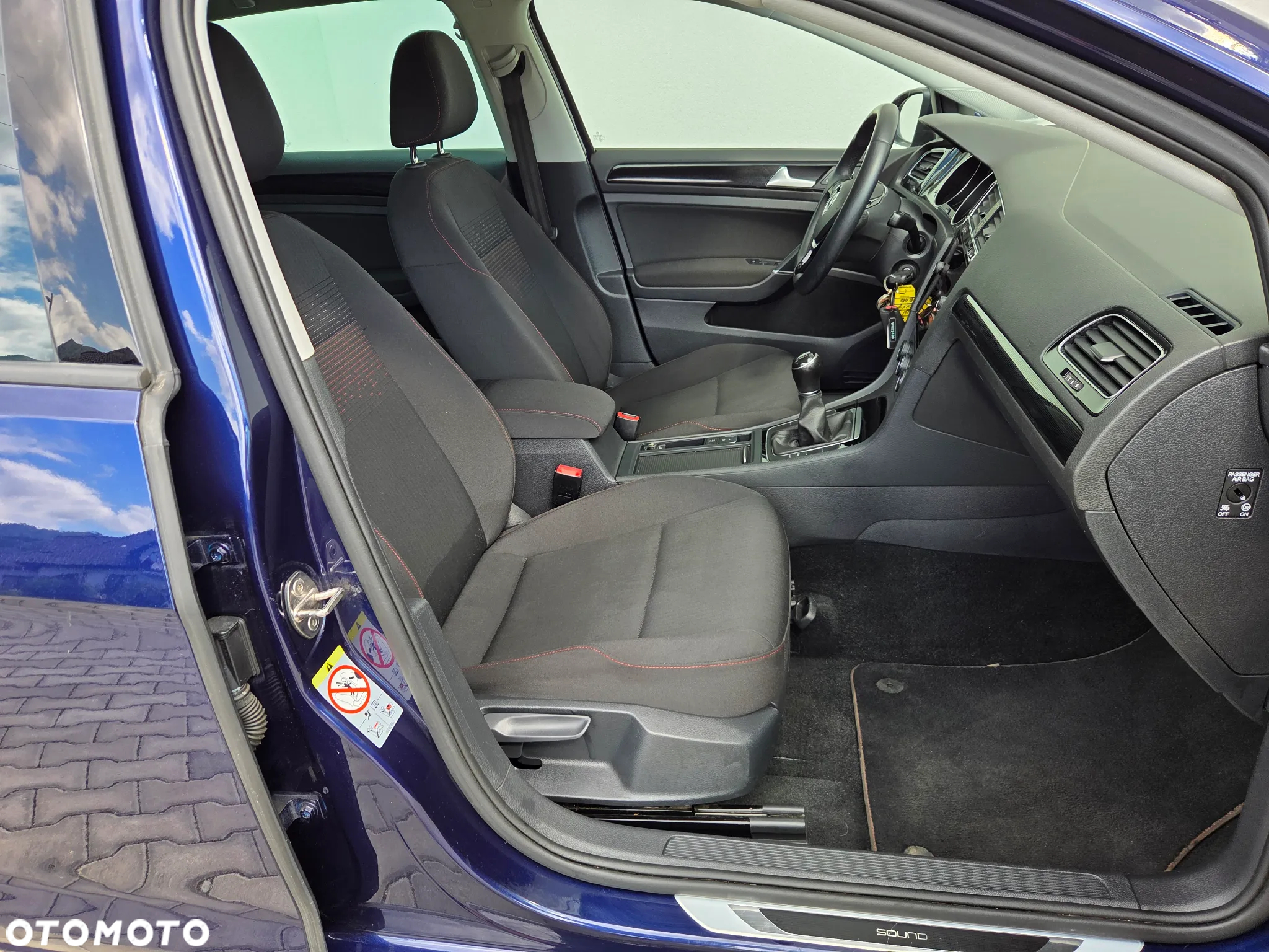 Volkswagen Golf - 11