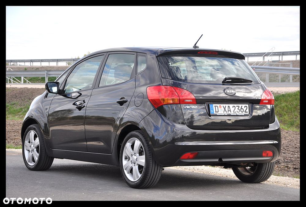 Kia Venga 1.4 CVVT Business Line - 16