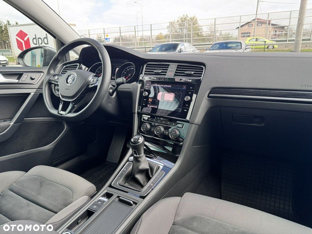 Volkswagen Golf - 17