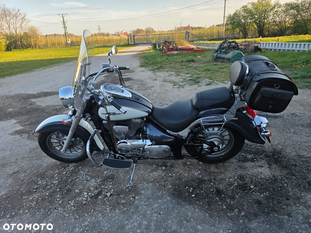 Suzuki Intruder - 10