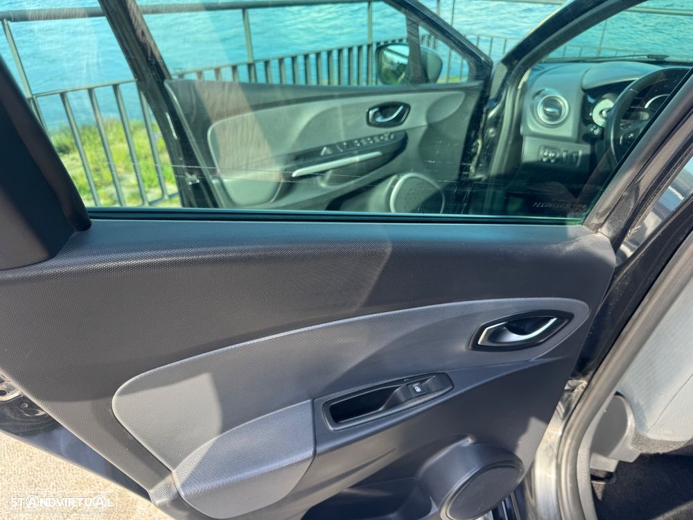 Renault Clio - 12