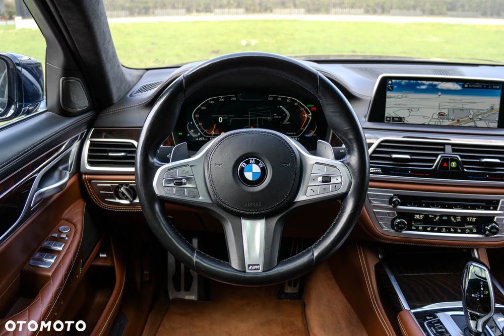 BMW Seria 7 750i xDrive - 29