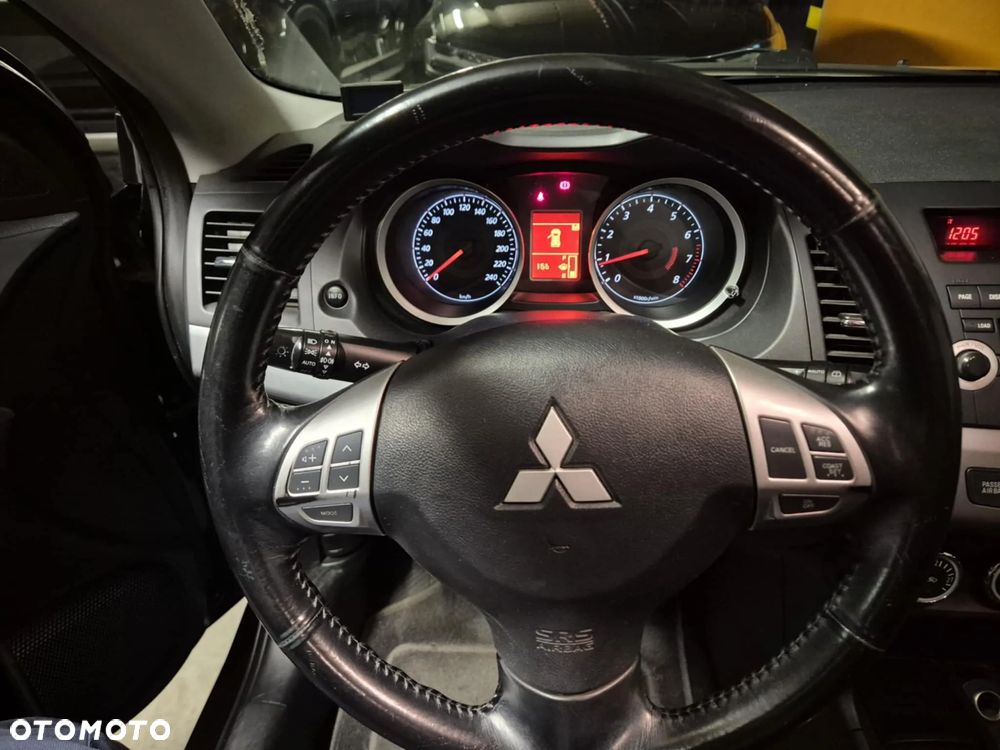 Mitsubishi Lancer - 10