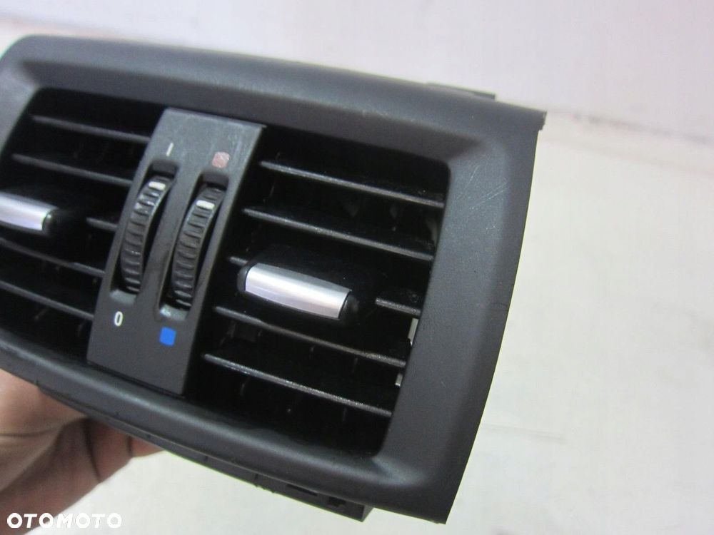 BMW X3 F25 X4 F26 KRATKA WLOTU NAWIEWU POWIETRZA TYLNA TYŁ 9200888 - 4