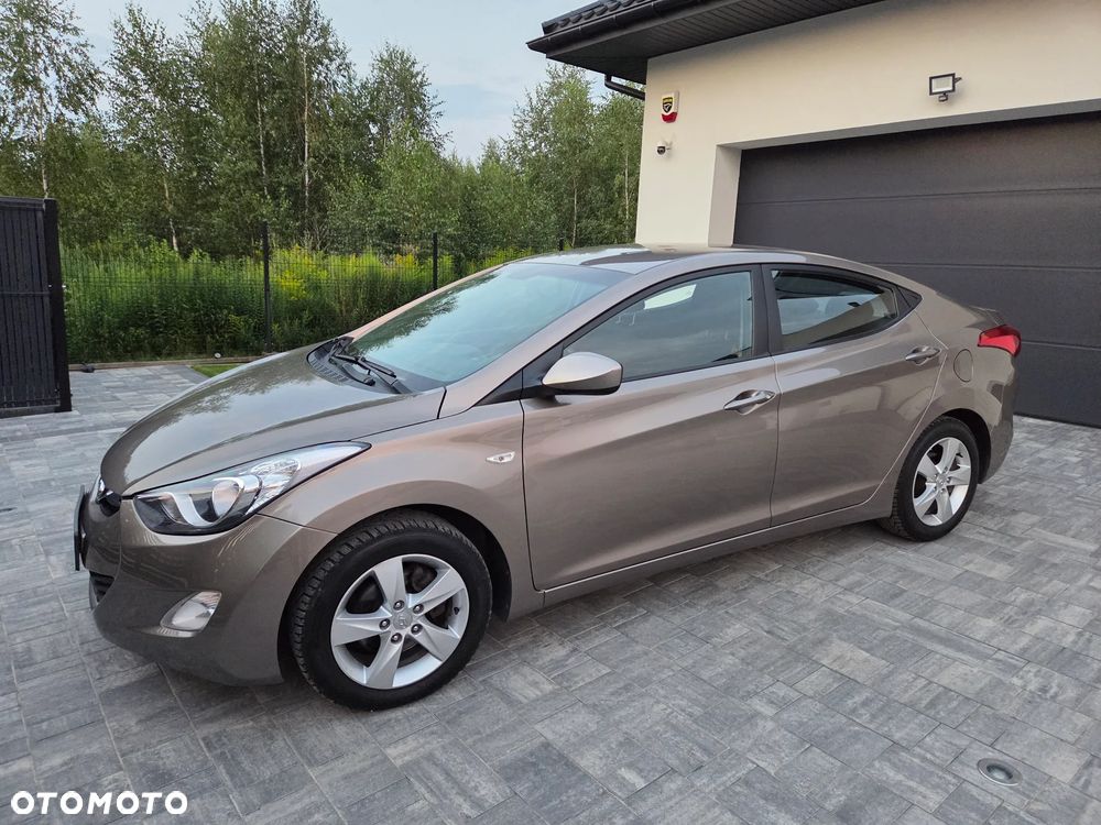 Hyundai Elantra 1.6 Comfort - 18