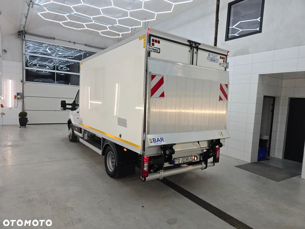 Ford TRANSIT 350-170 IZOTERMA WINDA 750Kg 48 Tyś Km SERWIS ASO FORD DO OSTATNIEGO Km SALON PL STAN JAK NOWY TEMPOMAT KLIMA ELKTRYKA ASYSTEN KIEROWCY WZMOCNIONE TYLNE ZAWIESZENIE RESOR + PODUSZKI PNEŁMATYCZNE - 10
