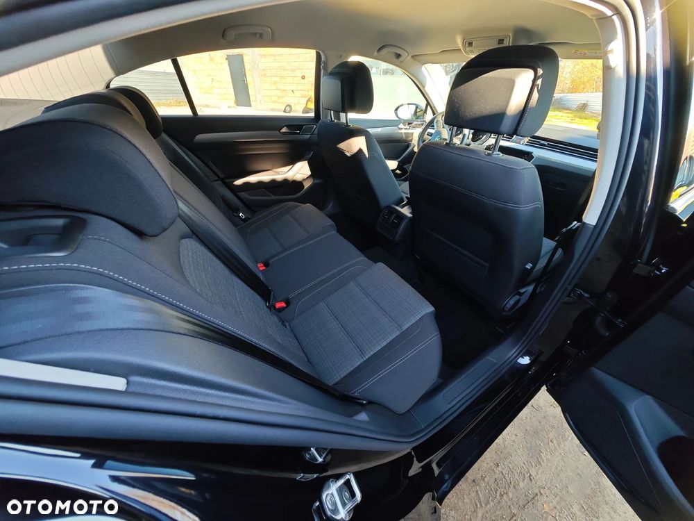 Volkswagen Passat 2.0 TSI Business DSG - 11