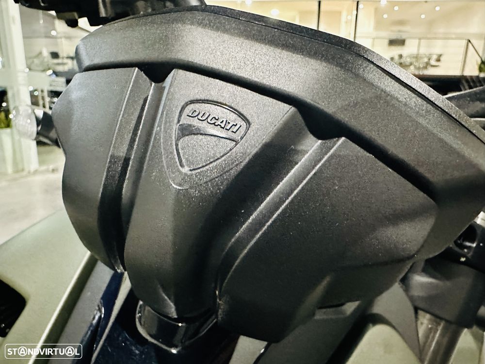 Ducati Streetfighter V2 - 20