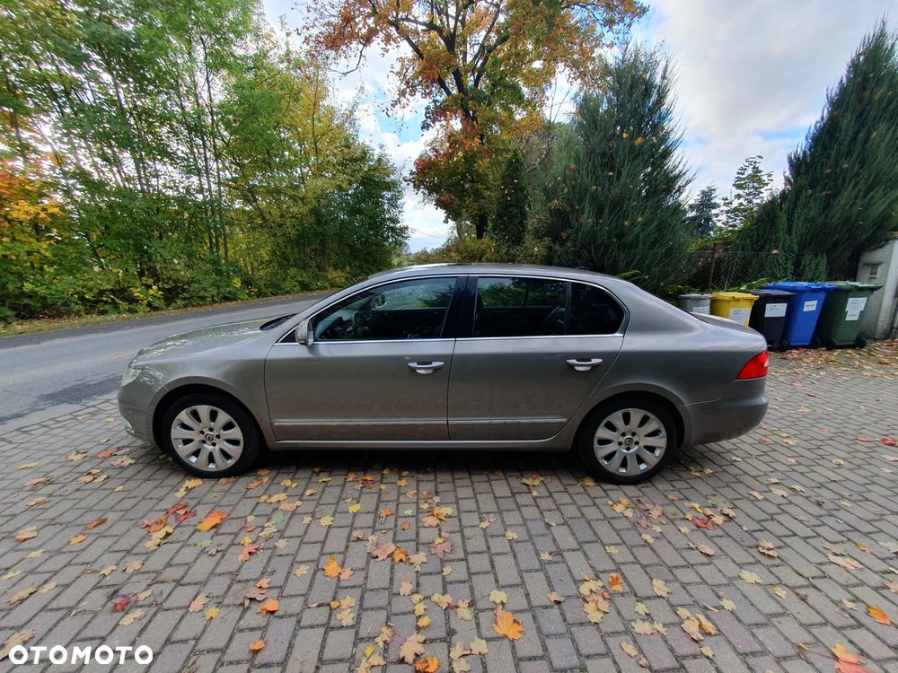 Skoda Superb 2.0 TDI Exclusive - 4