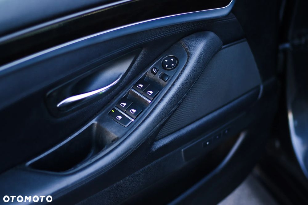 BMW Seria 5 528i xDrive - 9